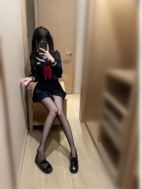 青澀剛出來小隻妹 第一次兼職還很緊張 個子小小的、皮膚白嫩