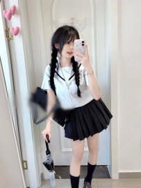 靜靜 157.44.C.19歲  小小只的萌系女孩
