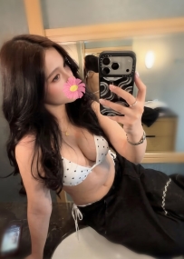 擁有十足的風騷味，不論是氣質、外表都極具誘惑。