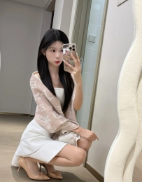 比較偏向骨感又氣質的妹妹  年輕有活力的服飾店員