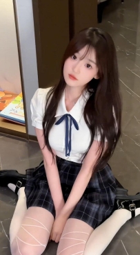 身材火辣的辣妹子，任性嬉戲，無套內射