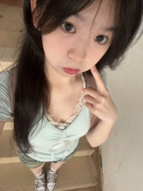 甜甜美腿正妹，粉嫩緊實很健談，輕功很好， 活潑熱情又狂野，所以千萬不要被她的外表