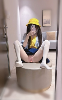 處女18歲幼齒高中生 優點：可愛 膚白 幼齒 天然粉鮑白虎