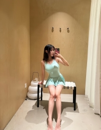 子瑜164cm 45kg D奶 21歲  財金系 氣質亮眼