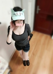 可愛大奶妹妹 誰不愛 瘦瘦的 奶大 性格好 皮膚白