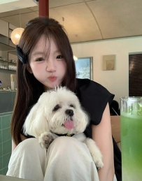 19歲幼齒新妹   年輕可愛 笑容很甜   是屬於小清新那種