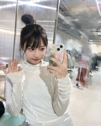 年輕學生 初入行 皮膚白皙 活潑大方  可愛甜美 給人一種純真校園戀愛感