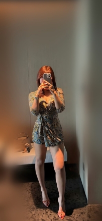 一位超級淫蕩的人妻 性感火辣的她奶茶  163cm 50kg E奶 34歲