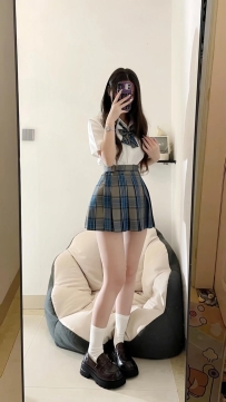 粉嫩俏皮的寶貝 小穴鮮嫩多汁敏感又容易濕濕    可摳可舔讓你體驗極致快感 她很會撒嬌