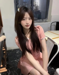 臉蛋可愛 身材有料的學生妹  外表乖乖女 好學生  自身很愛乾淨的女生