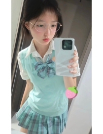 球球 155cm.42kg.Bcup.19歲 活力少女 清純可愛反差魅力,小女孩的羞澀玩樂的開放, 給你