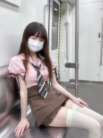 甜美可愛的粉嫩妹子 身材玲瓏有緻 乳房柔軟彈潤 「蜜糖乳峰」甜美可口 肌膚如奶酪般光