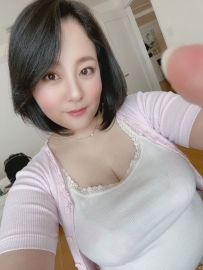 梅子.164.G.55.31y價位：5500 全程無套 #熟女人妻 #肉感 此妹請小心使用