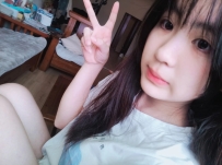小允兒 160.45.C.22歲「高人氣正妹」小露酥胸，簡直是吸睛的焦點！