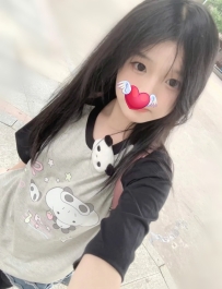 小年糕 155cm/Ccup/42kg/18歲 超級嬌小嫩妹 瘦瘦可愛 第一次下海兼職 無什麼經驗 需要