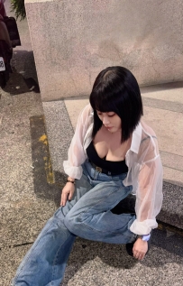 美甲師 短髮女神型， 胸型飽滿又挺，穿什麼都藏不住的那種魅力