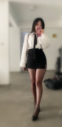 很騷很淫蕩很性感 喜歡穿黑絲服務客人 茉莉160cm.C+奶.46kg.25y