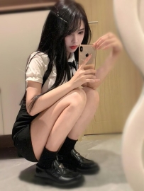 小歡 156.44.C.20歲  淫蕩騷女 白嫩的肌膚小穴真是緊又多汁