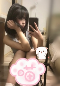 小裴 157cm/44kg/B/20歲 鄰家小女孩風格   清純對性愛卻充滿好奇