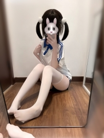 小米 152cm/40kg/Bcup/19歲 嬌小蘿莉身材  皮膚白嫩得像牛奶布丁 臉蛋清純卻藏著壞壞