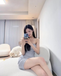 身姿窈窕 優雅的輪廓散發出迷人的曲線 很性感健談活潑屁股翹