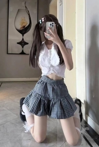 歡娜  158cm 45kg C奶 19歲    可愛學生妹妹 很耐幹 身體特別柔軟