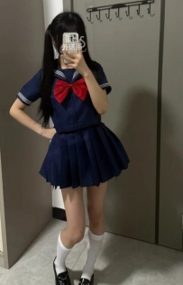 甜美學生小隻的身材下隱藏大大的力量 甜蜜多汁需要會玩的哥哥細細品嘗