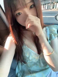 年輕清純的臉蛋，白皙纖細的身材，完全是初戀系代表