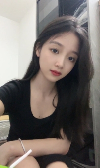 元氣滿滿愛撒嬌 肌膚白嫩彈性十足 主動親吻脖子和耳垂