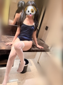 青春女大生、粉嫩小隻馬真香瑩寶  158cm.43kg.C奶.19歲