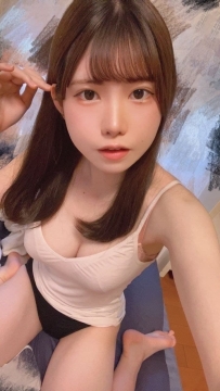 流星 158cm/小D/46kg/22歲大眼小隻馬，可可愛愛傻傻怪怪
