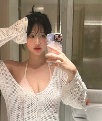純D奶 手感超讚 甜甜微笑 皮膚白 喜歡穿性感小內內 前凸後翹 很會撒嬌 水嫩緊緻肌膚