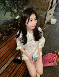 夏夏  155cm 45kg Ccup 22歲大三學生 皮膚白皙 臉蛋清純   比較有女友FU 會撒嬌 讓男