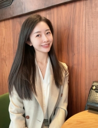 氣質OL 短兼  苗條骨感 很有氣質哦 人長的很清秀    26歲