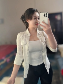 「奶大超淫」「榨汁妖精」讓客戶看到她這淫蕩模樣，肯定大吃一驚！