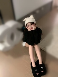 身材嬌小、上下粉嫩、蘿莉范十足、下面緊緊的小妹妹，看起來就像個未成年的天使，