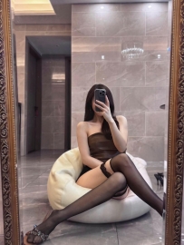 可愛漂亮的女人主動而溫柔，姿勢多變帶你感受純真與慾望交融的快感