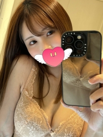 妃妃本人很健談 也很好  超會吹  Dcup 30歲